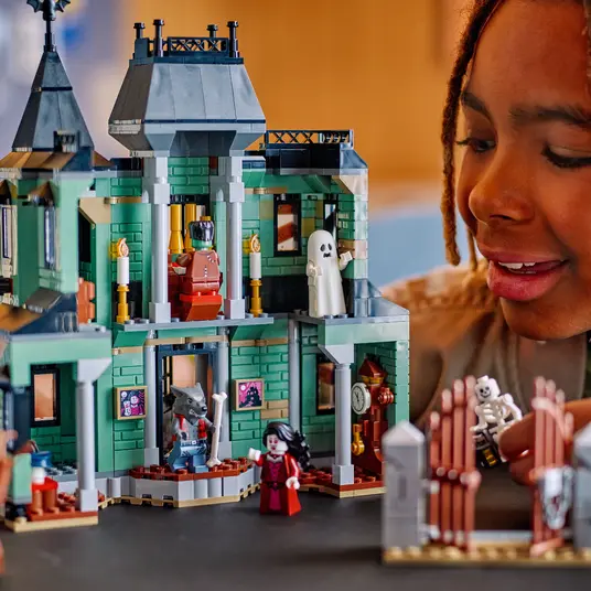LEGO® 31167 Creator Apsēstā muiža