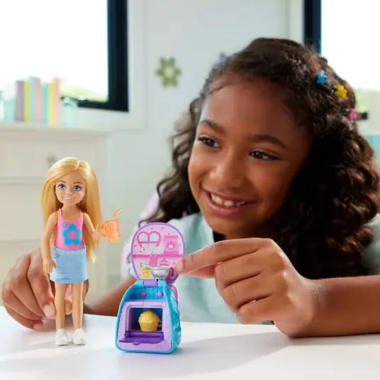 „Barbie Family & Friends“ nukk „Chelsea“ seljakoti ja kassipojaga JBF46 MATTEL