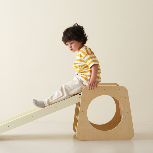 CLASSIC WORLD Montessori puidust kolmnurkne ronimisseade 5in1 - mänguväljak lastele