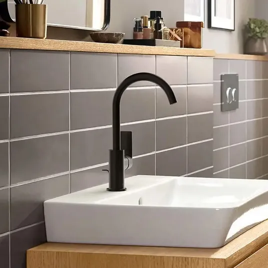 Hansgrohe Rebris E - valamusegisti koos äravooluga ja pööratava valamuotsaga, matt must 72576670
