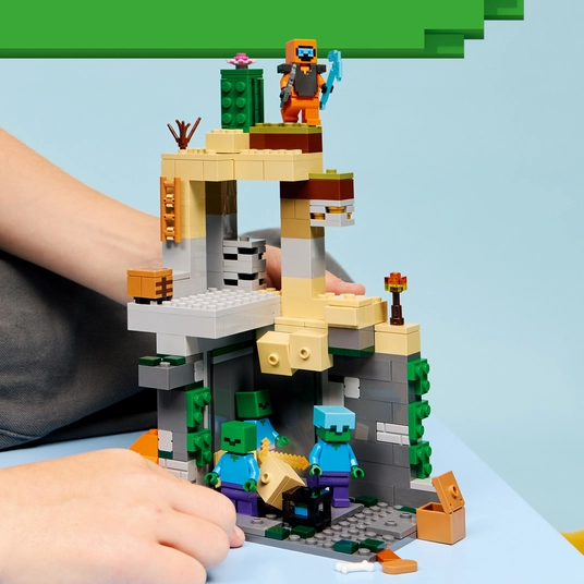 LEGO® 21587 Minecraft® Zombityrmä