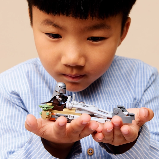 LEGO® 75436 Star Wars™ Mandalorialaisen ja Grogun kiituripyörä