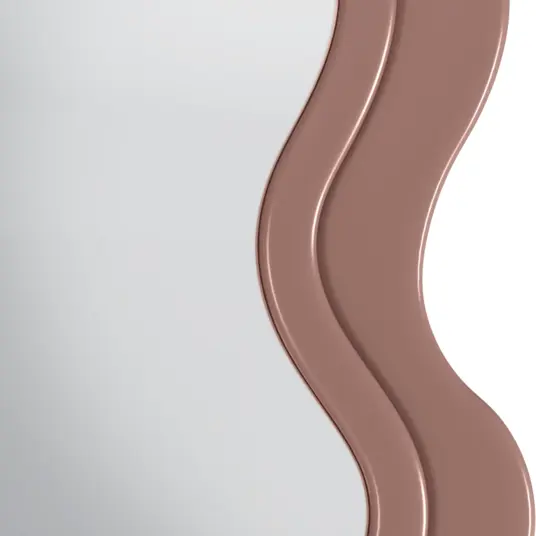 Veidrodis Vale, mediniame rėmelyje, banguotas, organiškos formos, 177 × 75 cm, mocha mousse spalvos