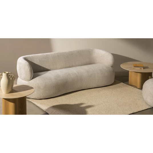 Svetainės sofa Tiubo, apvalūs kontūrai, šviesiai smėlio spalvos
