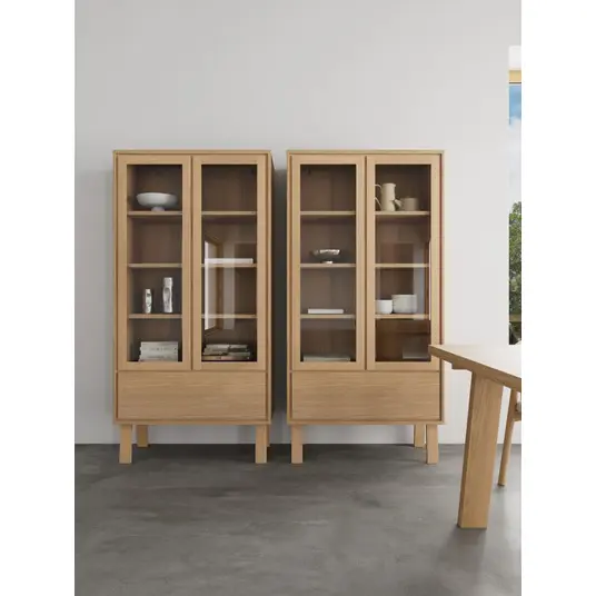Lamberth display cabinet, Top oak veneer white pigm, Base oak veneer white pigm, 90x35x180 cm